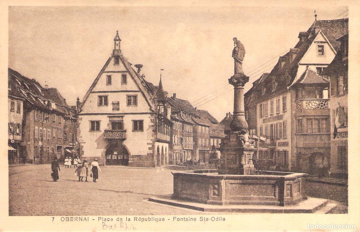 Cartoline: Postal de Obernai, Place de la R&eacute;publique y Fuente Sainte-Odile, Francia