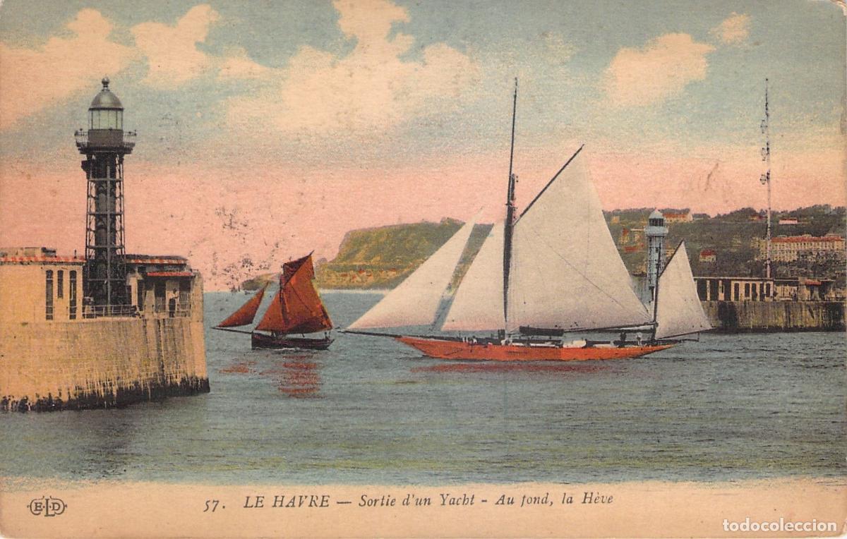 Postkarten: Postal de Le Havre con velero saliendo del puerto y faro de fondo