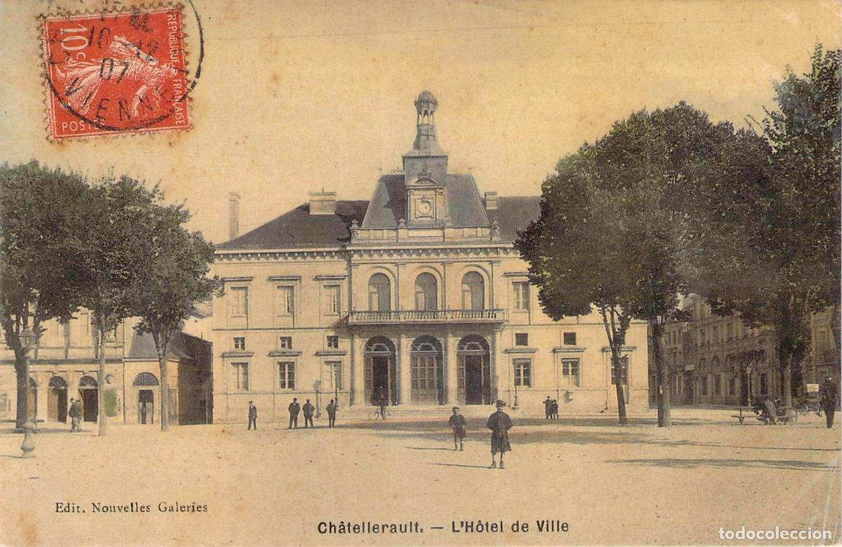 Cartoline: Postal de Ch&acirc;tellerault: Ayuntamiento y Plaza P&uacute;blica en Francia