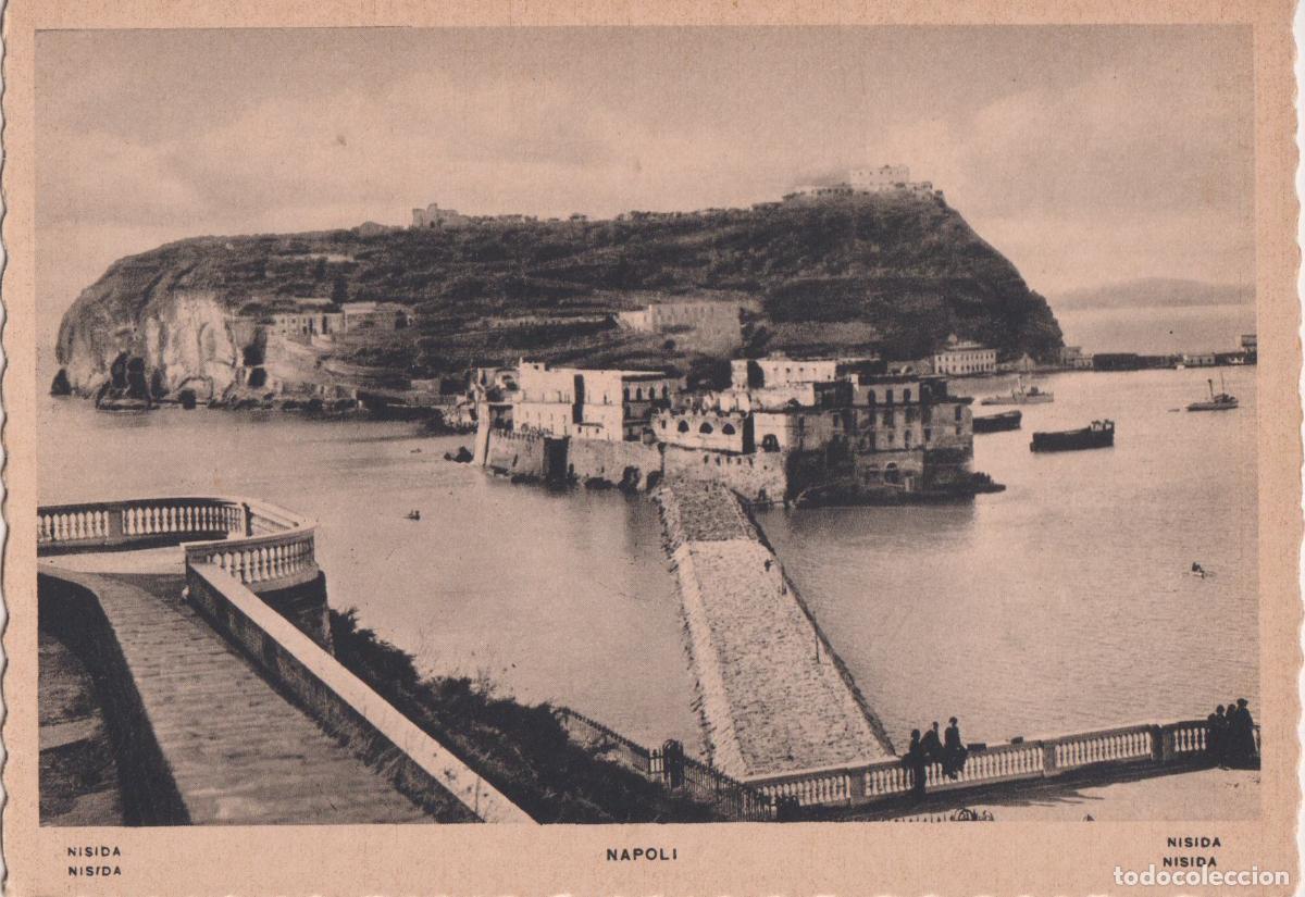 Postales: ITALIA, NAPOLES, VISTA DE LA ISLA DE NISIDA DESDE LA COLINA DE POSILLIPO - ED. A&Ntilde;OS 20/30 - S/C