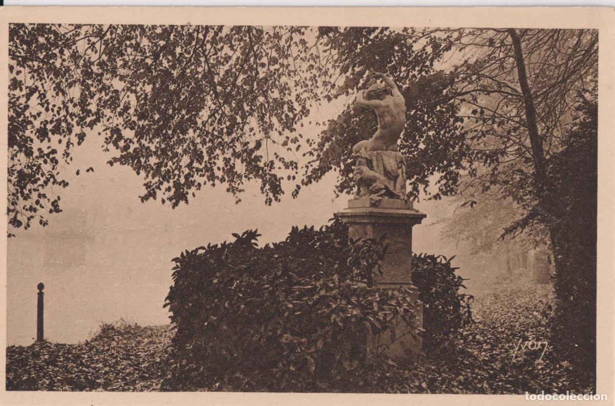 Postales: LA DOUCE FRANCE - PALAIS DE FONTAINEBLEAU - PREMI&Egrave;RES BRUMES D'AUTOMNE - ED.YVON N&ordm;18 - S/C