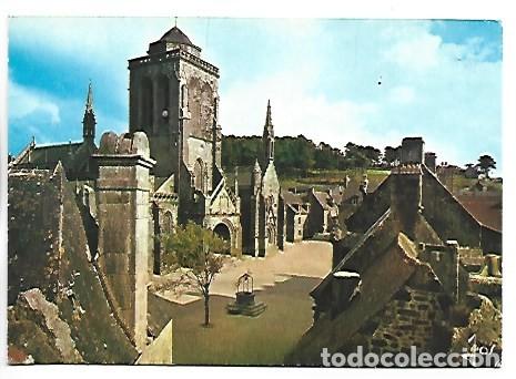 Postales: ENSEMBLE DE LA PLACE L&acute;EGLISE DU XV SIECLE ET LES VIEILLES MAISONS.- LOCRONAN (FINISTERE)