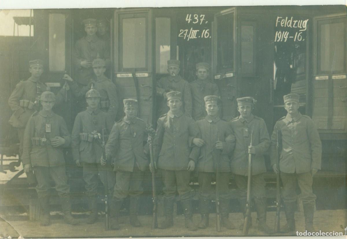 Postales: ALEMANIA SOLDADOS I GUERRA MUNDIAL. 1916. AL PIE DEL VAG&Oacute;N DEL TREN.