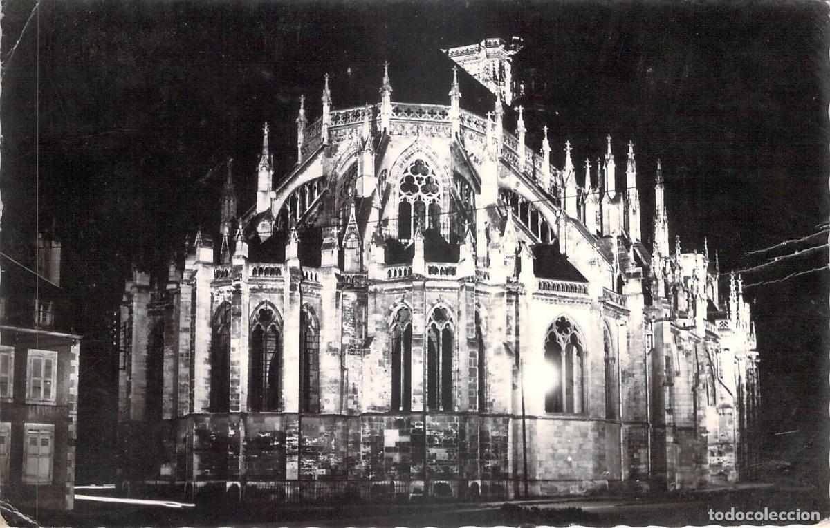 Postales: Postal de la Catedral de Nevers Iluminada en la Noche
