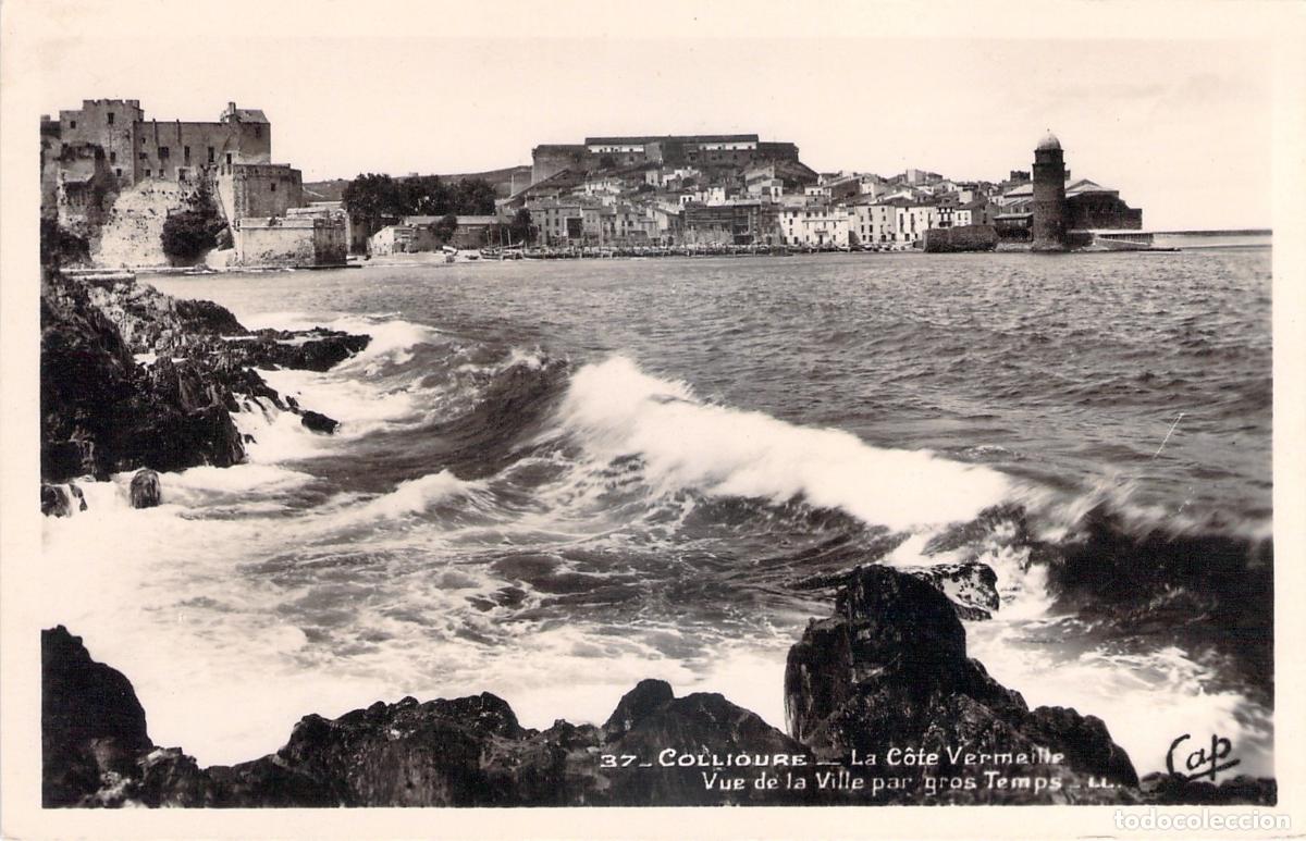 Postales: Postal de Collioure Francia Vista de la Costa con Oleaje