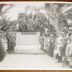 Postales: ANTIGUA FOTO POSTAL DE TROPAS ESPAÑOLAS ENCOMENDADOSE A LA VIRGEN EN MELILLA 1921 ANTES DE SALIR AL. Lote 18918935