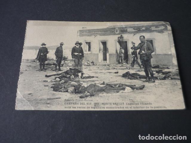 Postales: CAMPA&Ntilde;A DEL RIF MONTE ARRUIT CAPELLAN REZANDO ANTE RESTOS DE ESPA&Ntilde;OLES