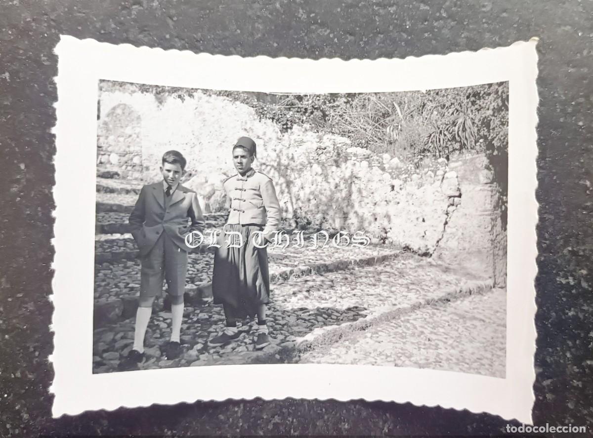 Postales: FOTOGRAFIA DE XAUEN - PROTECTORADO ESPA&Ntilde;OL EN MARRUECOS - COCHES Y TIENDAS - A&Ntilde;O 1955 - CASA ROS - M