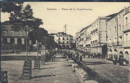Postales: C&Aacute;CERES.- PLAZA DE LA CONSTITUCION - Foto 1