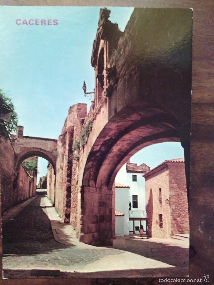 Postales: C&aacute;ceres. Arco de la Estrella y Adarves. Ediciones Paris. - Foto 1
