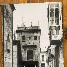 Cartes Postales: FOTO POSTAL DE PLASENCIA, CACERES, CASA DE LOS ALMARACES Y GRIJALDOS, EDICIONES ARRIBAS Nº 8, CIRCUL. Lote 367359879