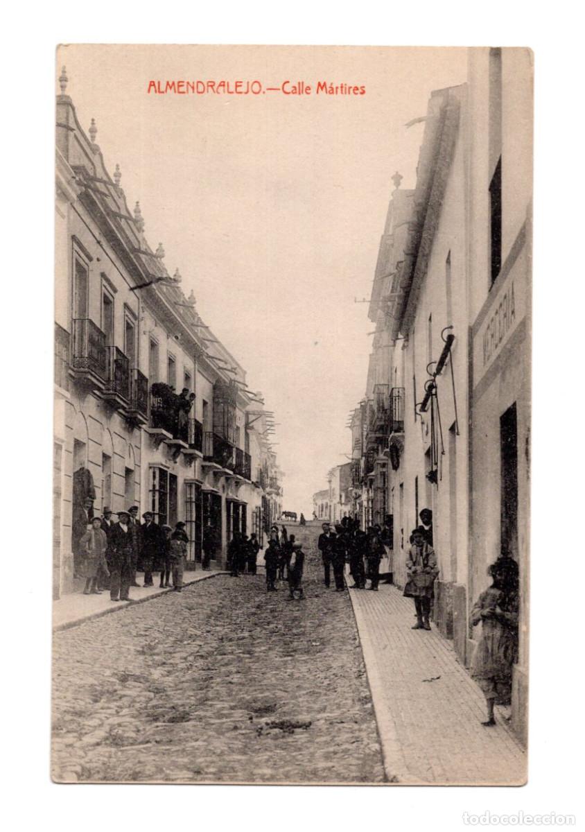 Postales: ALMENDRALEJO.(BADAJOZ).- CALLE M&Aacute;RTIRES. - Foto 1