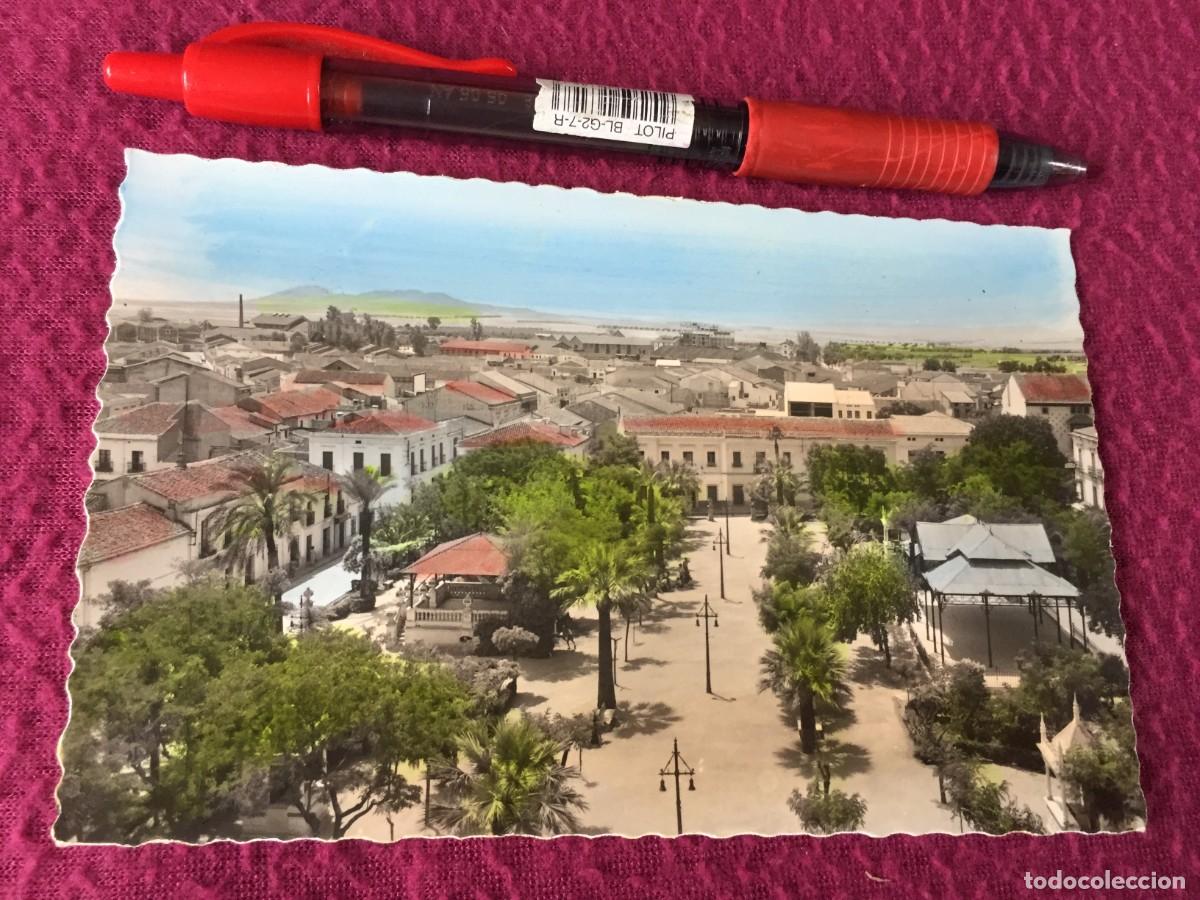 Postales: VILLANUEVA DE LA SERENA (BADAJOZ).- VISTA PANOR&Aacute;MICA, CON EL PARQUE AL FONDO