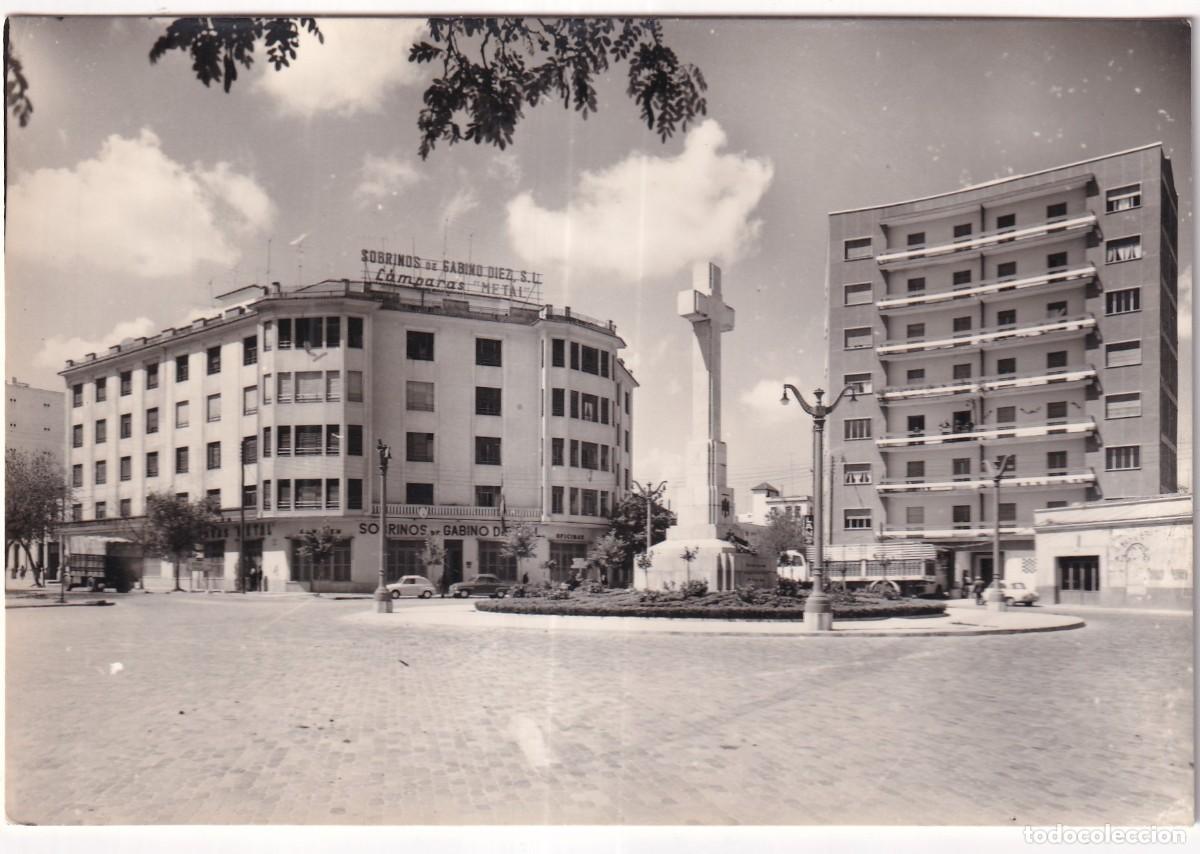 Postales: 1013 C&aacute;ceres. Plaza de Am&eacute;rica y Monumento a los Ca&iacute;dos. Ediciones Arribas.