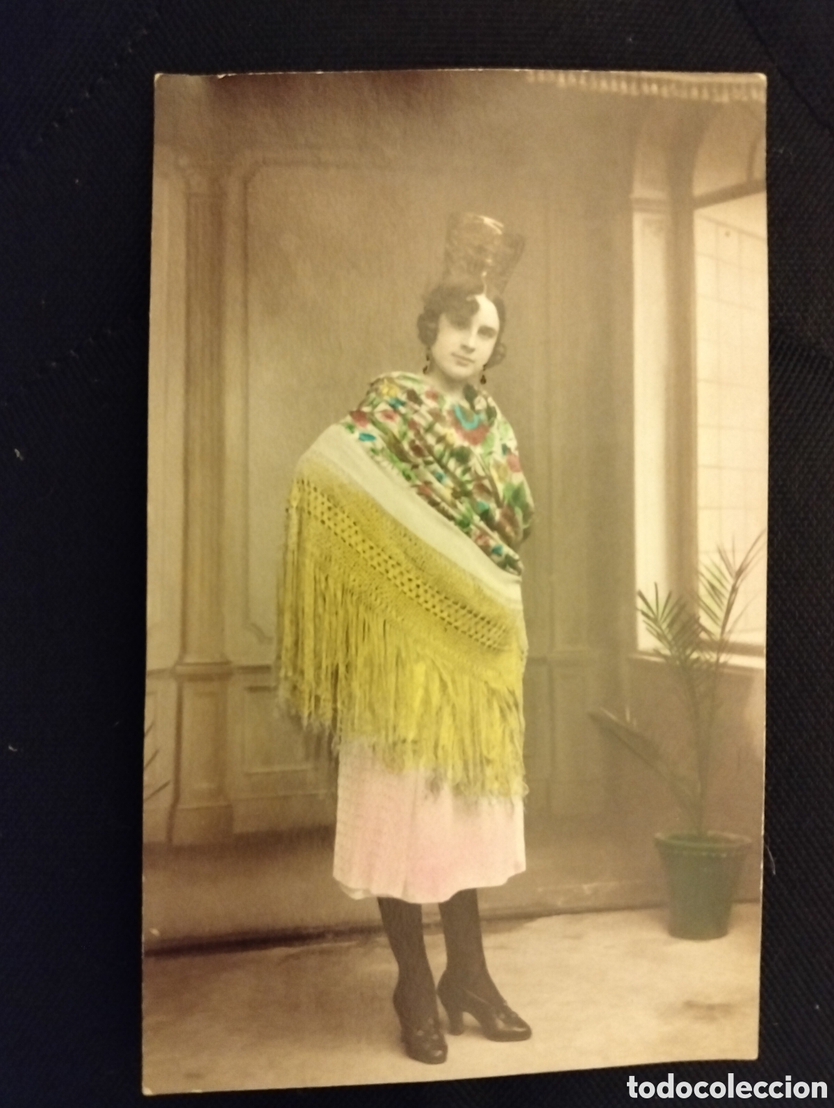 Postales: Burguillos del Cerro Badajoz mujer con peineta y mant&oacute;n postal fotografica iluminada