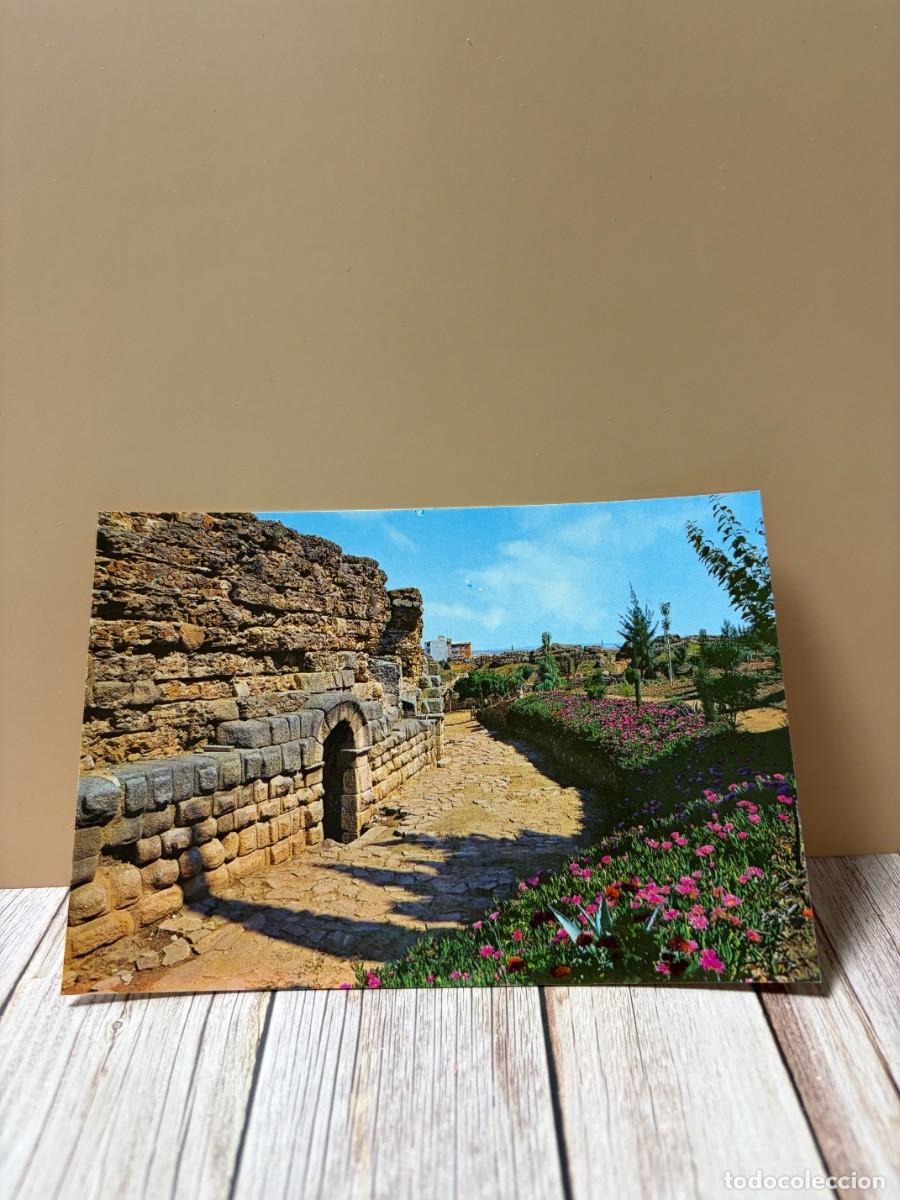 Postales: TARJETA POSTAL. BADAJOZ. 93.- MERIDA. TEATRO ROMANO. FACHADA INTERIOR Y CALLE. EDICIONES ARRIBAS
