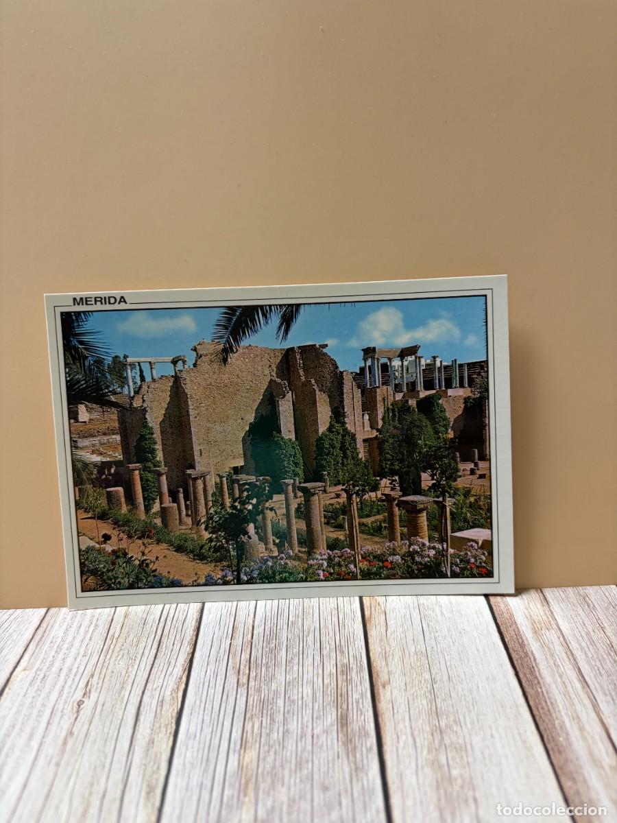 Postales: TARJETA POSTAL. BADAJOZ. 75.- MERIDA. TEATRO ROMANO. JARDINES. EDICIONES ARRIBAS