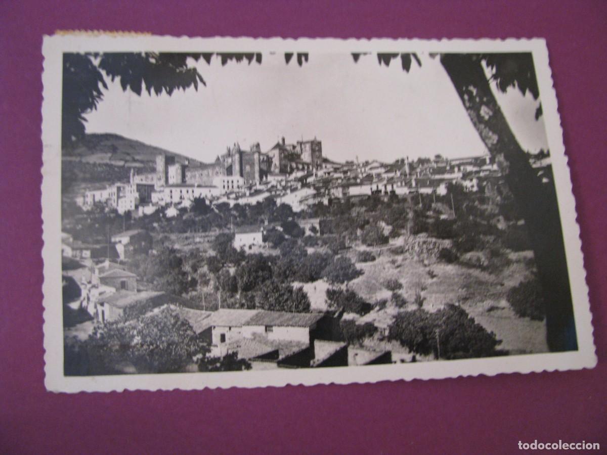 Postales: POSTAL FOTOGRAFICA DE GUADALUPE. PANORAMA DEL PUEBLO CORONADO POR EL MONASTERIO. CIRCULADA