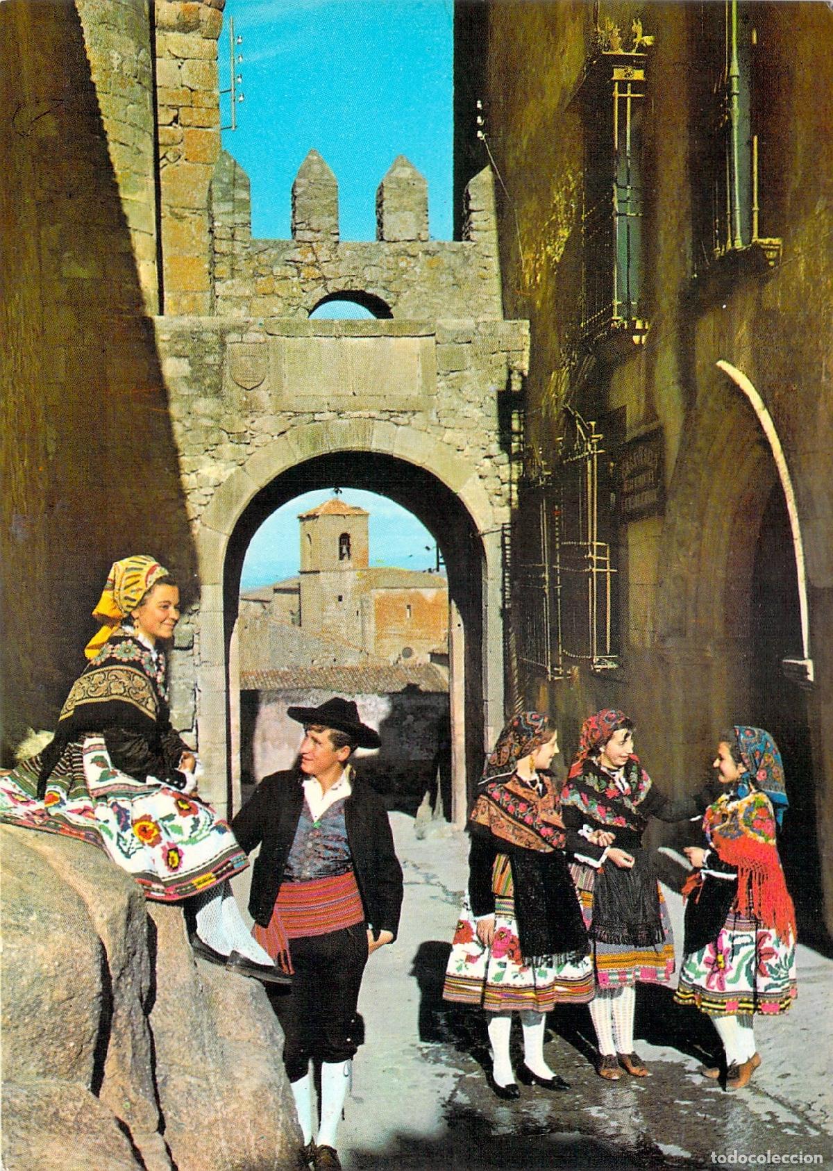 Postales: Postal de Trujillo: Arco de Santiago y Trajes Regionales