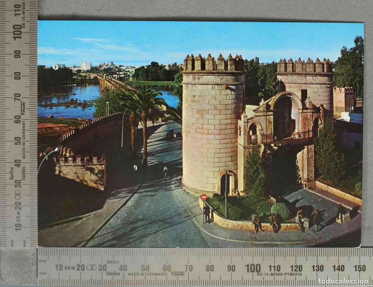 Postales: POSTAL. Badajoz - Puerta de Palmas y R&iacute;o Guadiana