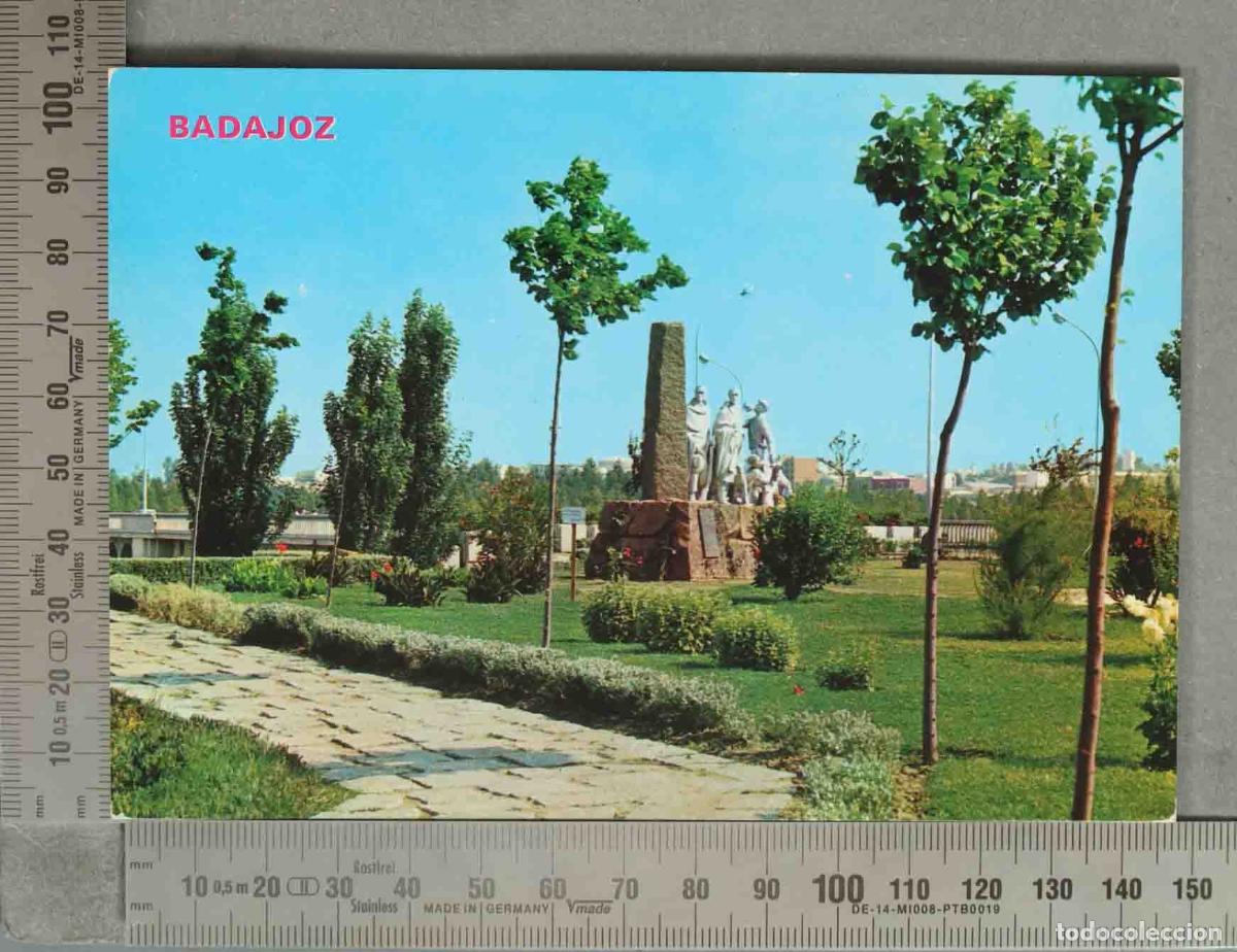 Postales: POSTAL. Badajoz - Monumento a Adelardo Covars&iacute;