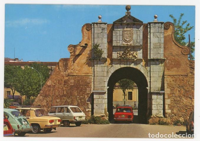 Postales: em04694 badajoz puerta pilar 1977 arribas n&ordm;85 sc seat 600 124 renault 8 7