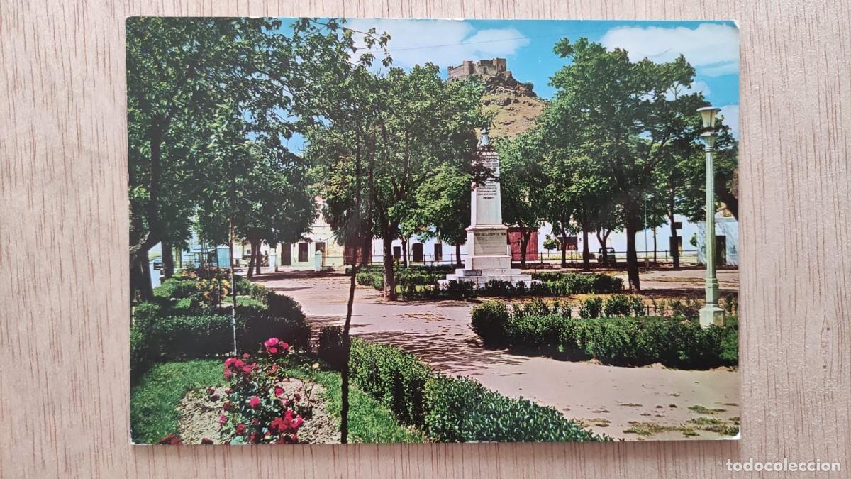 Postales: POSTAL BURGUILLOS DEL CERRO BADAJOZ PASEO DEL CRISTO Y CASTILLO AL FONDO