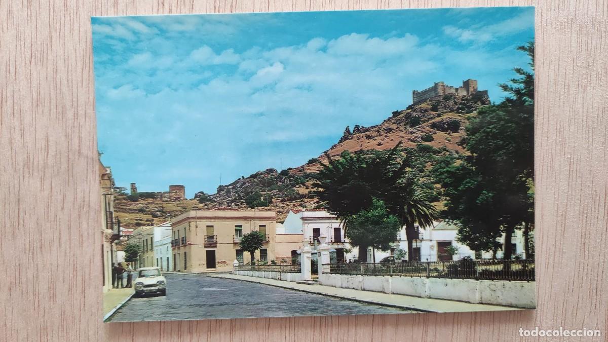 Postales: POSTAL BURGUILLOS DEL CERRO BADAJOZ PARQUE CARRERO BLANCO ANTES FUENTELLANO AL FONDO EL CASTILLO