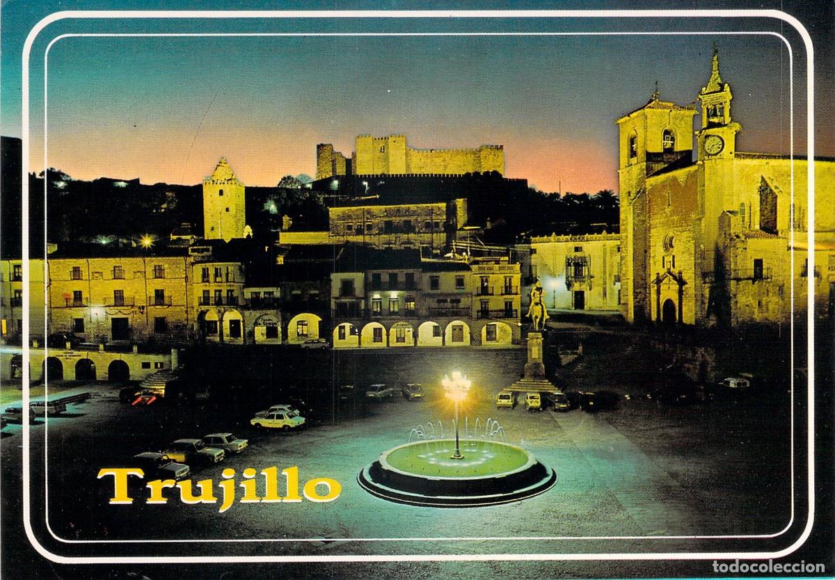 Postales: Postal de la Plaza Mayor de Trujillo iluminada de noche