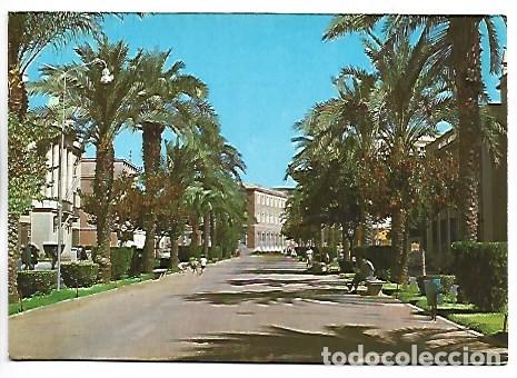Postales: AVENIDA GENERAL VARELA.- BADAJOZ