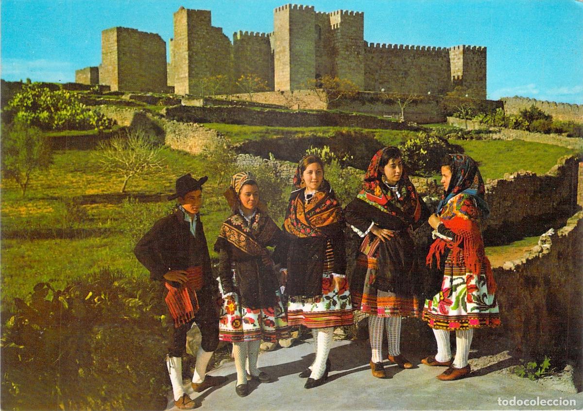 Cartes Postales: Postal de Trujillo con Castillo y grupo con traje regional