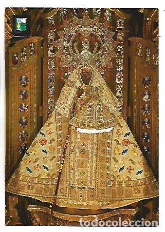 Postales: ESCULTURA DE LA VIRGEN (siglo XII) EN EL TRONO (S.XX).- GUADALUPE / CACERES
