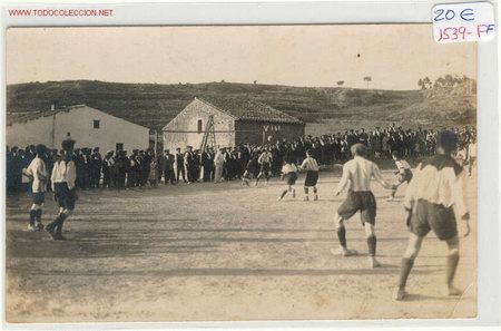 Sports collectibles: FUTBOL PARTIDO A&Ntilde;OS 20