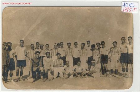 Sports collectibles: (1785-F)POSTAL EQUIPO DE FUTBOL A&Ntilde;OS 20