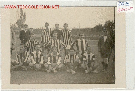 Sports collectibles: (2243-F)POSTAL EQUIPO FUTBOL A&Ntilde;OS 20 CAMPO CAMI SALOU
