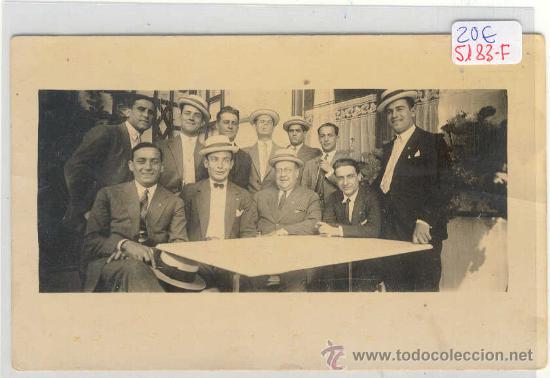 Sammelleidenschaft Sport: (5183-F)POSTAL FOTOGRAFICA DE EDUARDO REGUERA JUGADOR DEL F.C.BARCELONA,DE PAISANO JUNTO AMIGOS