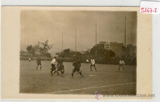 Colecionismo desportivo: (5167-F)POSTAL FOTOGRAFICA PARTIDO FOOT-BALL FC.BARCELONA A&Ntilde;OS 10