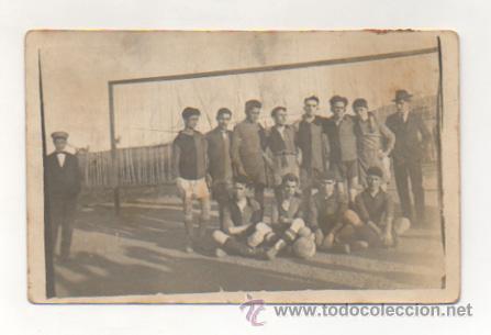 Sports collectibles: 2 POSTALES FOTOGR&Aacute;FICAS DE UN ANTIGUO EQUIPO DE FUTBOL DE CATALUNYA.