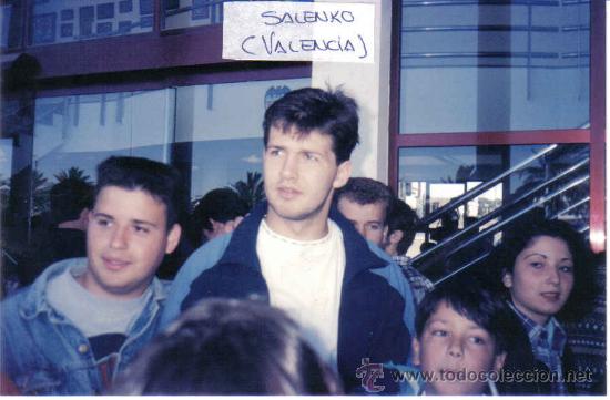Coleccionismo deportivo: Foto de Salenko con el Valencia - goly - Foto 1