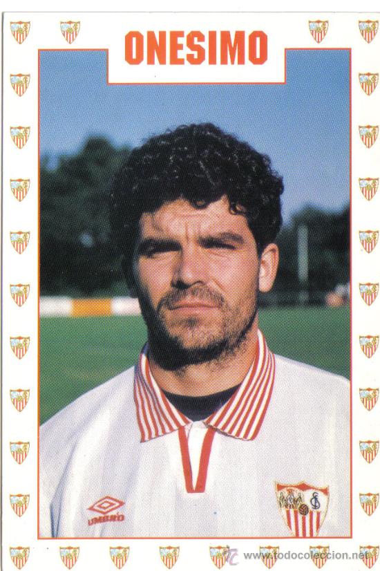 Coleccionismo deportivo: Postal de Onesimo con el Sevilla - goly - Foto 1