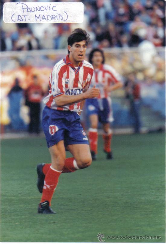 Coleccionismo deportivo: Foto de Paunovic con el At.Madrid - goly - Foto 1