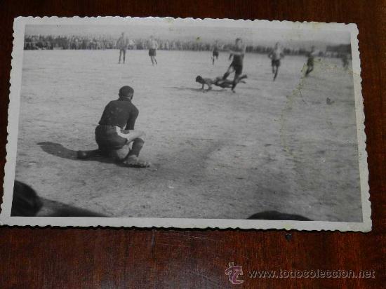 Collectionnisme sportif: ANTIGUA FOTO POSTAL DE PARTIDO DE FUTBOL - A&Ntilde;OS 40.