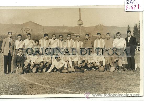 Sports collectibles: (F-421)FOTOGRAFIA EQUIPO DE FUTBOL ENASA MAQUINISTA DE VETERANOS A&Ntilde;O 1950