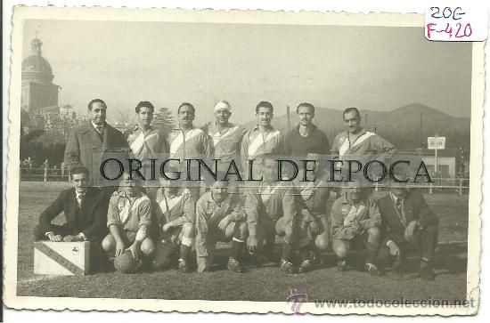 Sports collectibles: (F-420)FOTOGRAFIA EQUIPO DE FUTBOL ENASA MAQUINISTA DE VETERANOS A&Ntilde;O 1950