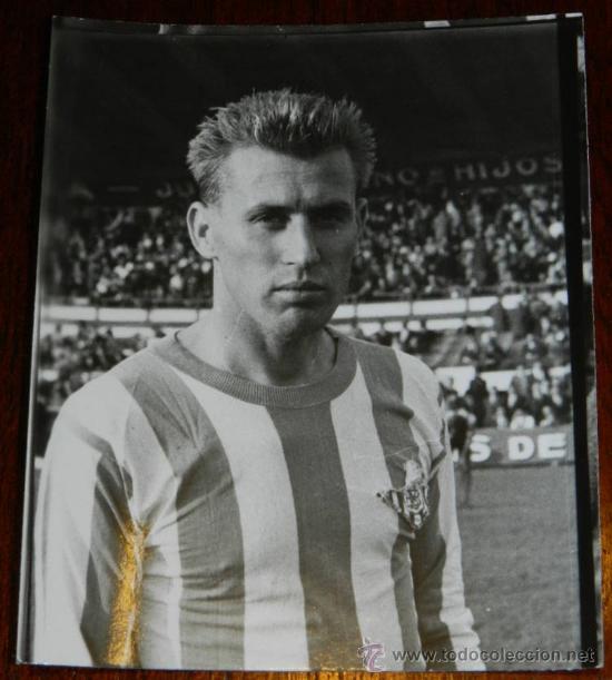 Collezionismo sportivo: ANTIGUA FOTOGRAFIA DE SENECOVICH, JUGADOR DEL REAL BETIS CLUB DE FUTBOL, A&Ntilde;O 1961, MIDE 8 X 6 APROX.