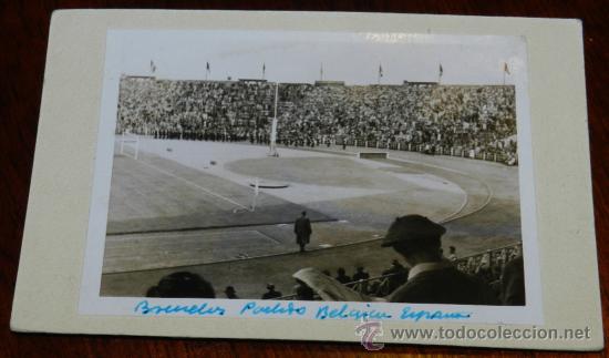Collectionnisme sportif: ANTIGUA FOTOGRAFIA DE CAMPO DE FUTBOL DE BRUSELAS, PARTIDO ENTRE ESPA&Ntilde;A Y BELGICA, TAMA&Ntilde;O POSTAL, NO