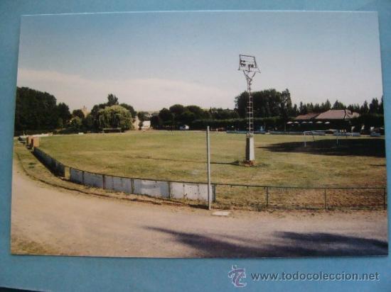 Coleccionismo deportivo: POSTAL DE LEÓN, ESTADIO DE FÚTBOL. SAHAGÚN, POLIDEPORTIVO MUNICIPAL. 1185.