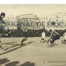 Coleccionismo deportivo: (F-421)POSTAL FOTOGRAFICA DE MENGOTTI GUARDAMETA DE LA SELECCION MADRID-ATHLETIC CONTRA EL NUREMBERG. Lote 36922720