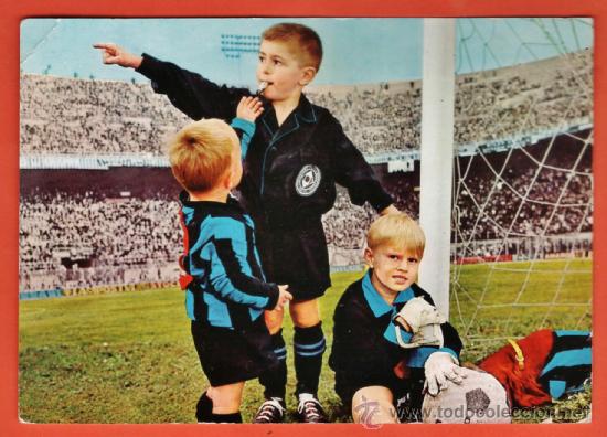 Coleccionismo deportivo: postal - futbol - ni&ntilde;os futbolistas y arbitro - ed garami / ilalia - escrita - a&ntilde;os 60
