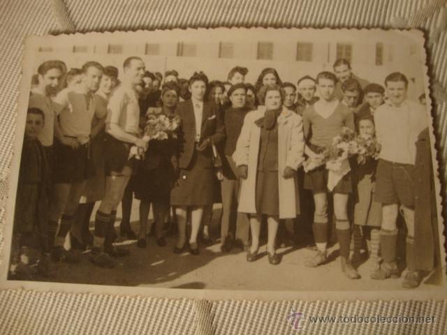 Sports collectibles: ANTIGUA FOTOGRAFIA EQUIPO DE FUTBOL FECHADA 13 FEBRERO 1944 PARTIDO TEATRO COMPA&Ntilde;IA ESPINOSA
